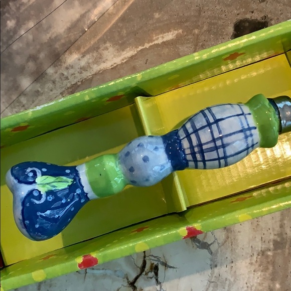 NIB Hand Painted Pie Server from La Patisserie - Picture 7 of 8